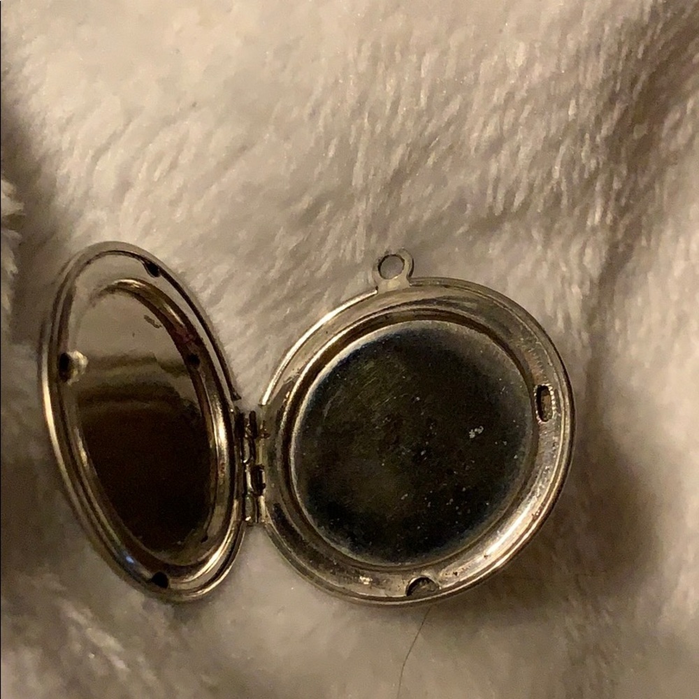 Vintage Etched Locket - No Chain/Just Locket - Picture 4 of 6